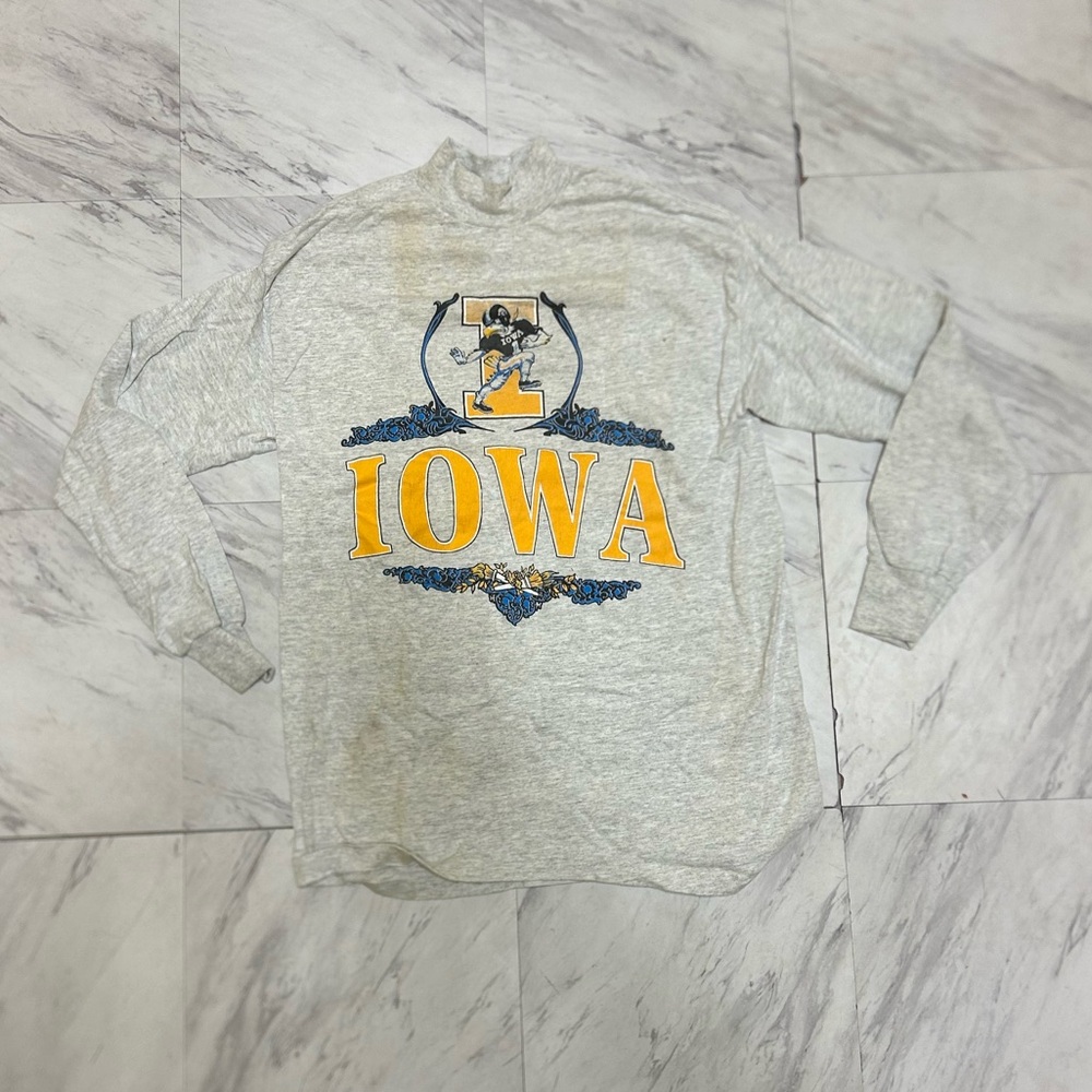 vintage Iowa Hawkeyes long-sleeve t-shirt